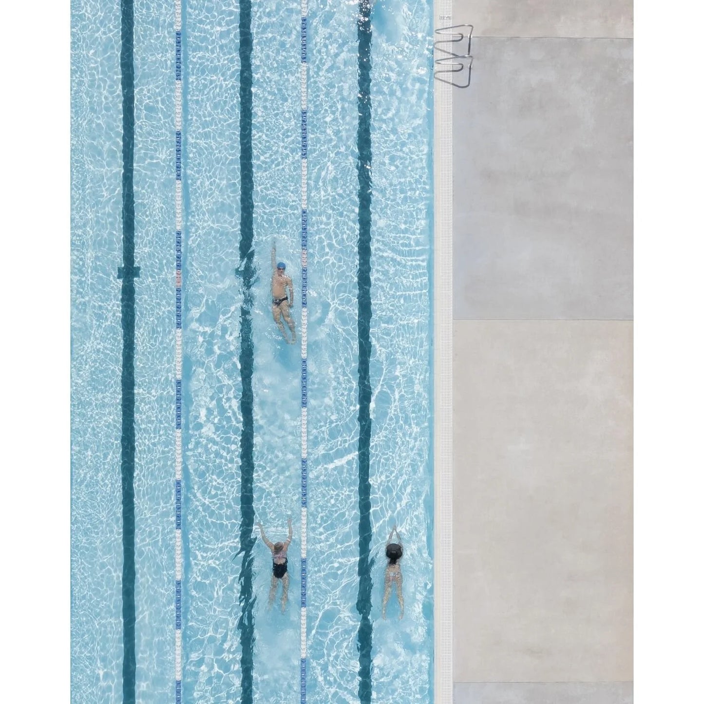 NO DIVING, NO LOUD MUSIC